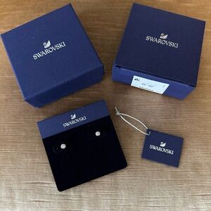 BNIB SWAROVSKI PE CRYSTAL STUDS RHS